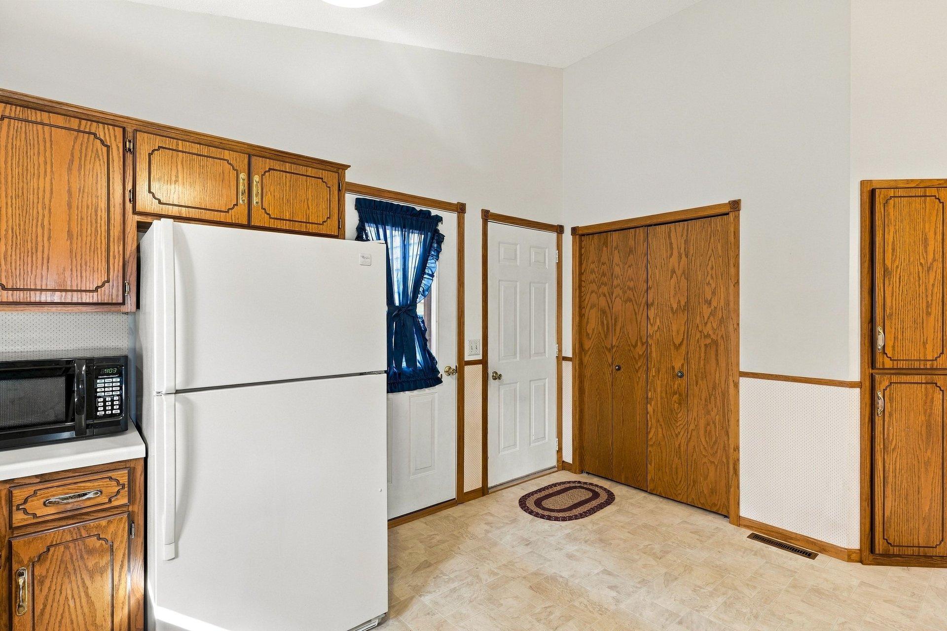 330 Shady Ridge Road Northwest Hutchinson, MN 55350 - Photo 9 of 28 Gallery Image 9