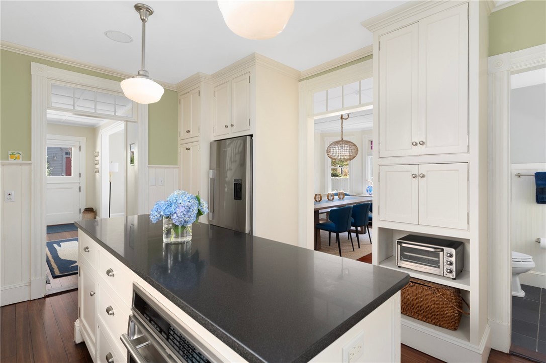 21 Division Street Newport, RI 02840 - Photo 17 of 32