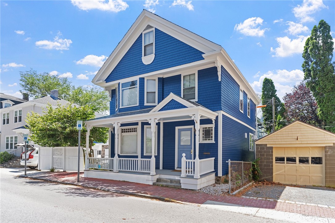 21 Division Street Newport, RI 02840 - Photo 3 of 32
