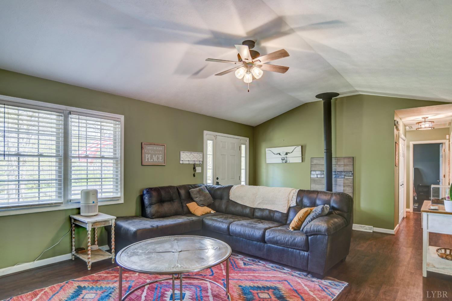 531 Log Cabin Road Appomattox, VA 24522 - Photo 4 of 33