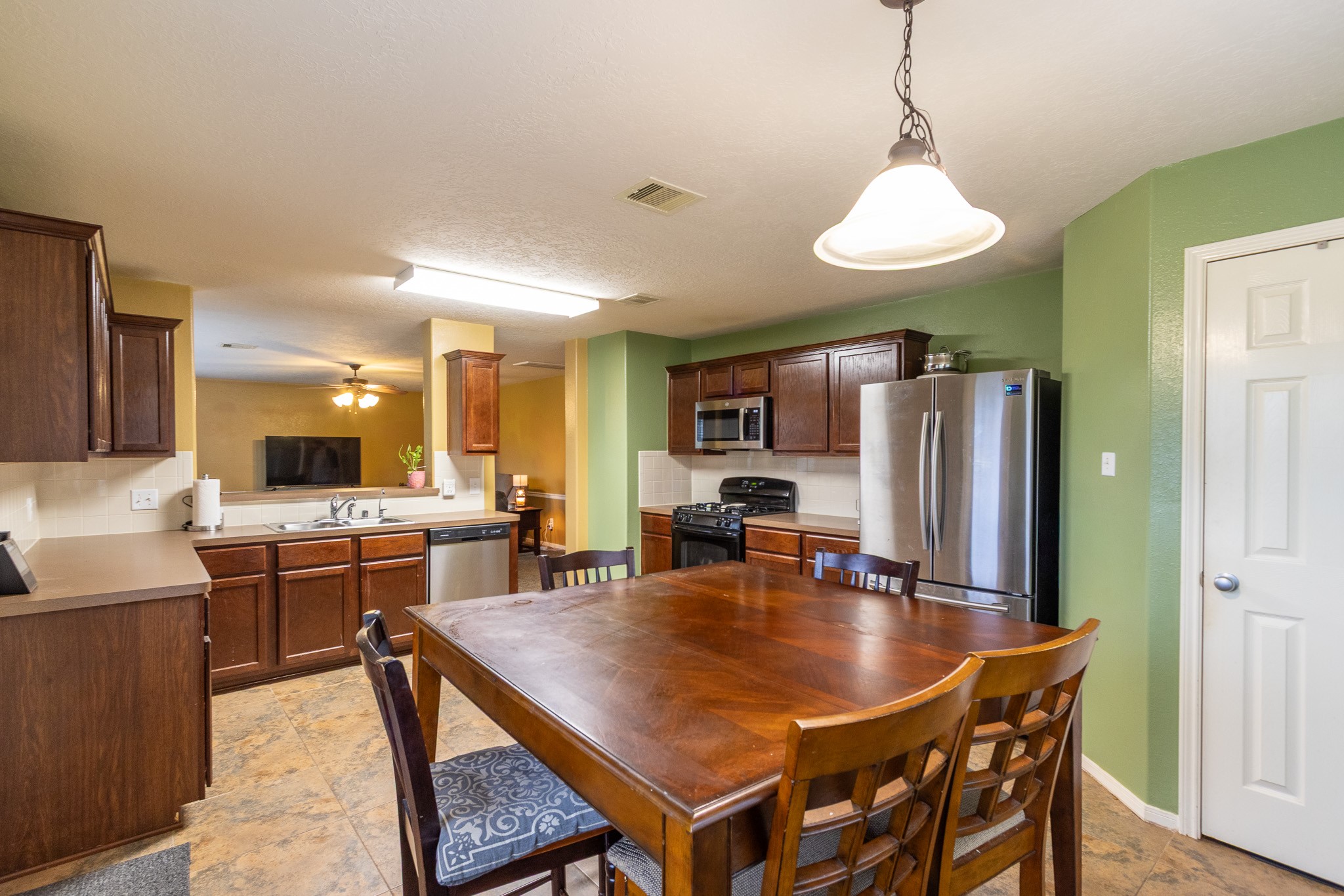 921 Sage Street Baytown, TX 77521 - Photo 13 of 38 Large Eat-in Kitchen