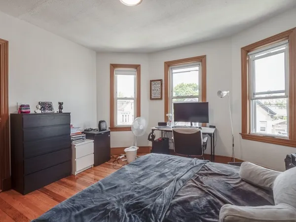 $4,275 | 354 Beacon Street, Unit 2, Somerville, MA 02143