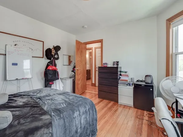 $4,275 | 354 Beacon Street, Unit 2, Somerville, MA 02143