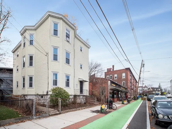 $4,275 | 354 Beacon Street, Unit 2, Somerville, MA 02143