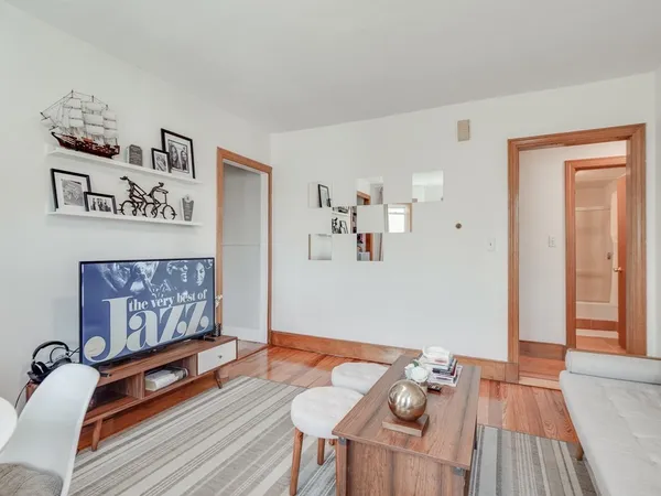 $4,275 | 354 Beacon Street, Unit 2, Somerville, MA 02143