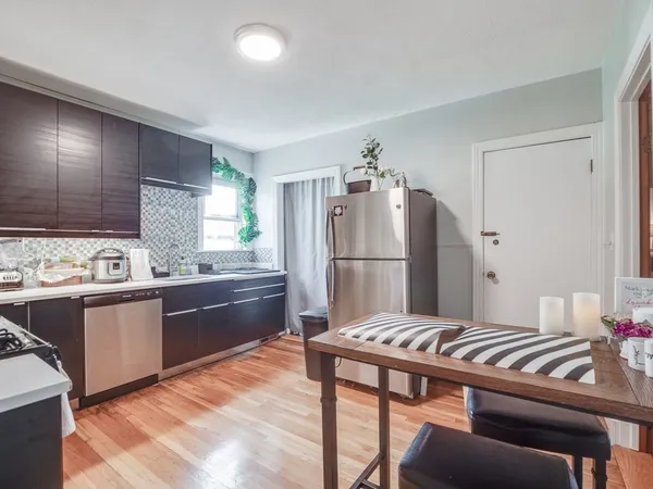 $4,275 | 354 Beacon Street, Unit 2, Somerville, MA 02143