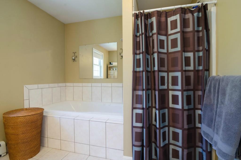 16 Graystone Road Gray, ME 04039 - Photo 23 of 35 2nd floor bathroom offers whirlpool...