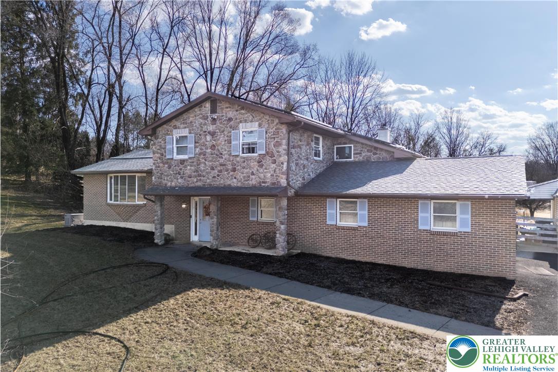 120 Royal Manor Road Easton, PA 18042 - Photo 2 of 49 a front view of a house with yard