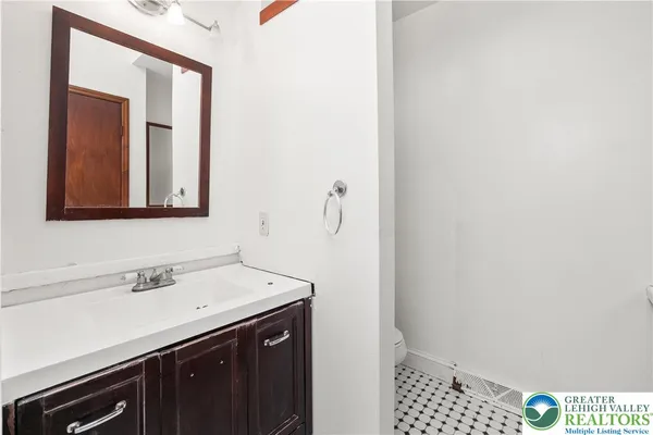 $599,900 | 120 Royal Manor Road, Easton, PA 18042