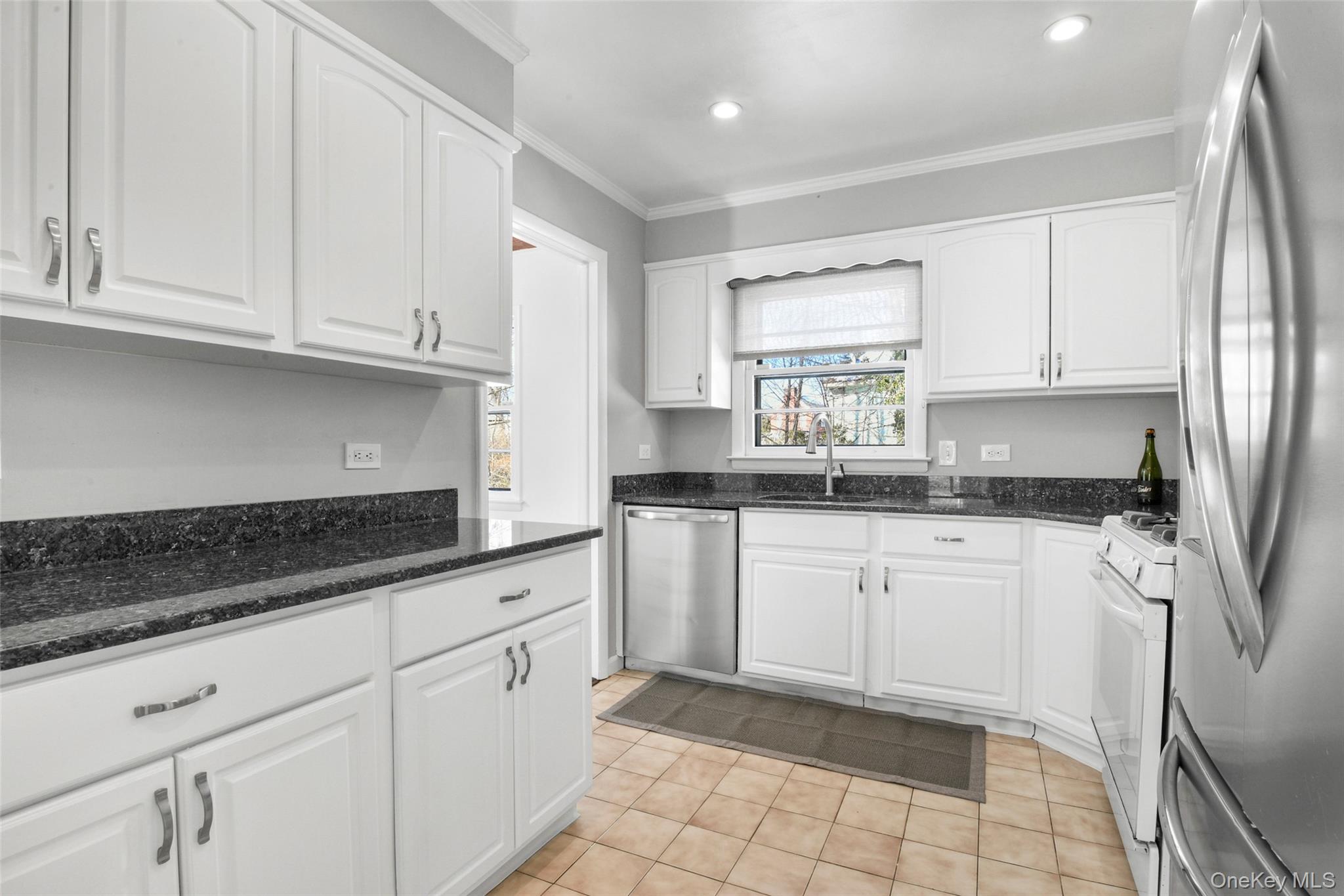 46 Harding Drive New Rochelle, NY 10801 - Photo 14 of 34