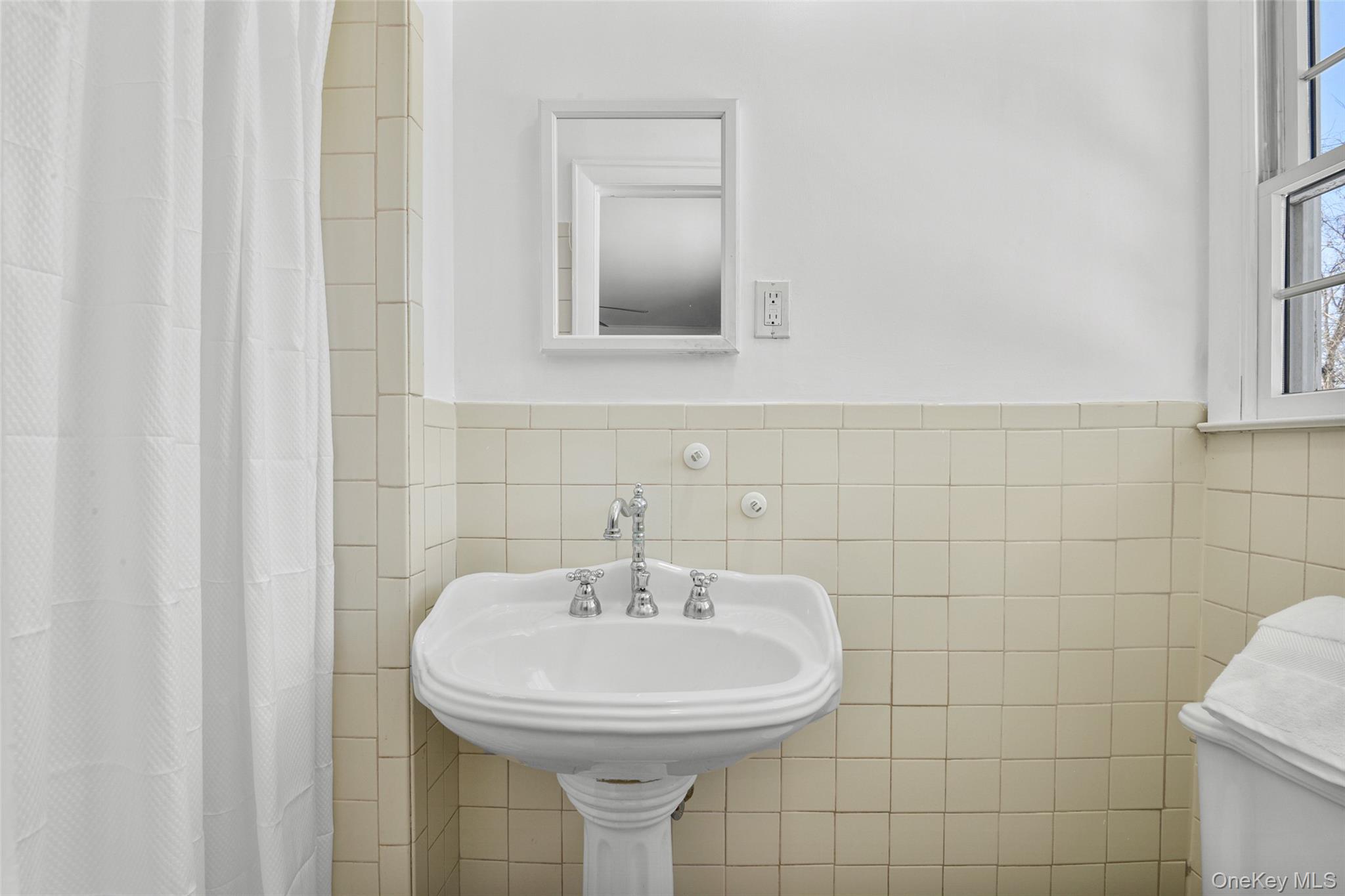 46 Harding Drive New Rochelle, NY 10801 - Photo 17 of 31 a bathroom with a sink a mirror and vanity