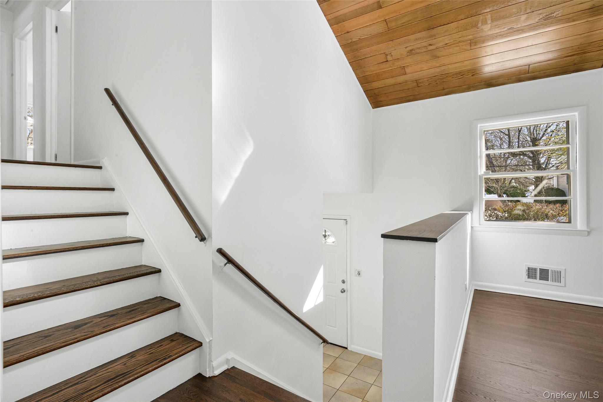 46 Harding Drive New Rochelle, NY 10801 - Photo 2 of 31 a view of entryway