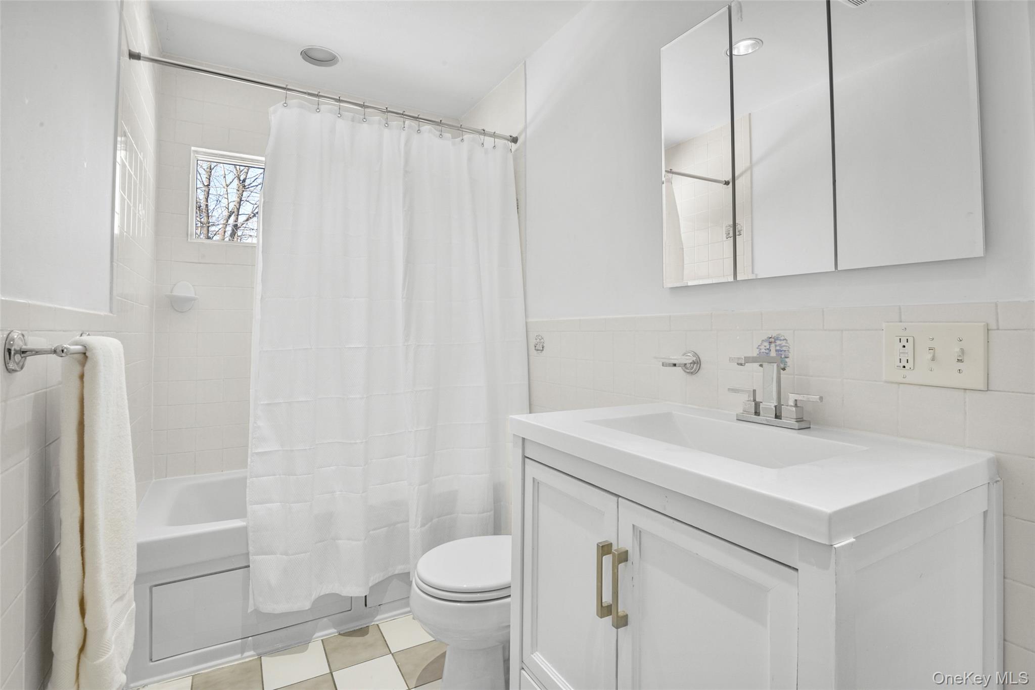 46 Harding Drive New Rochelle, NY 10801 - Photo 22 of 31 a bathroom with a sink a toilet and shower