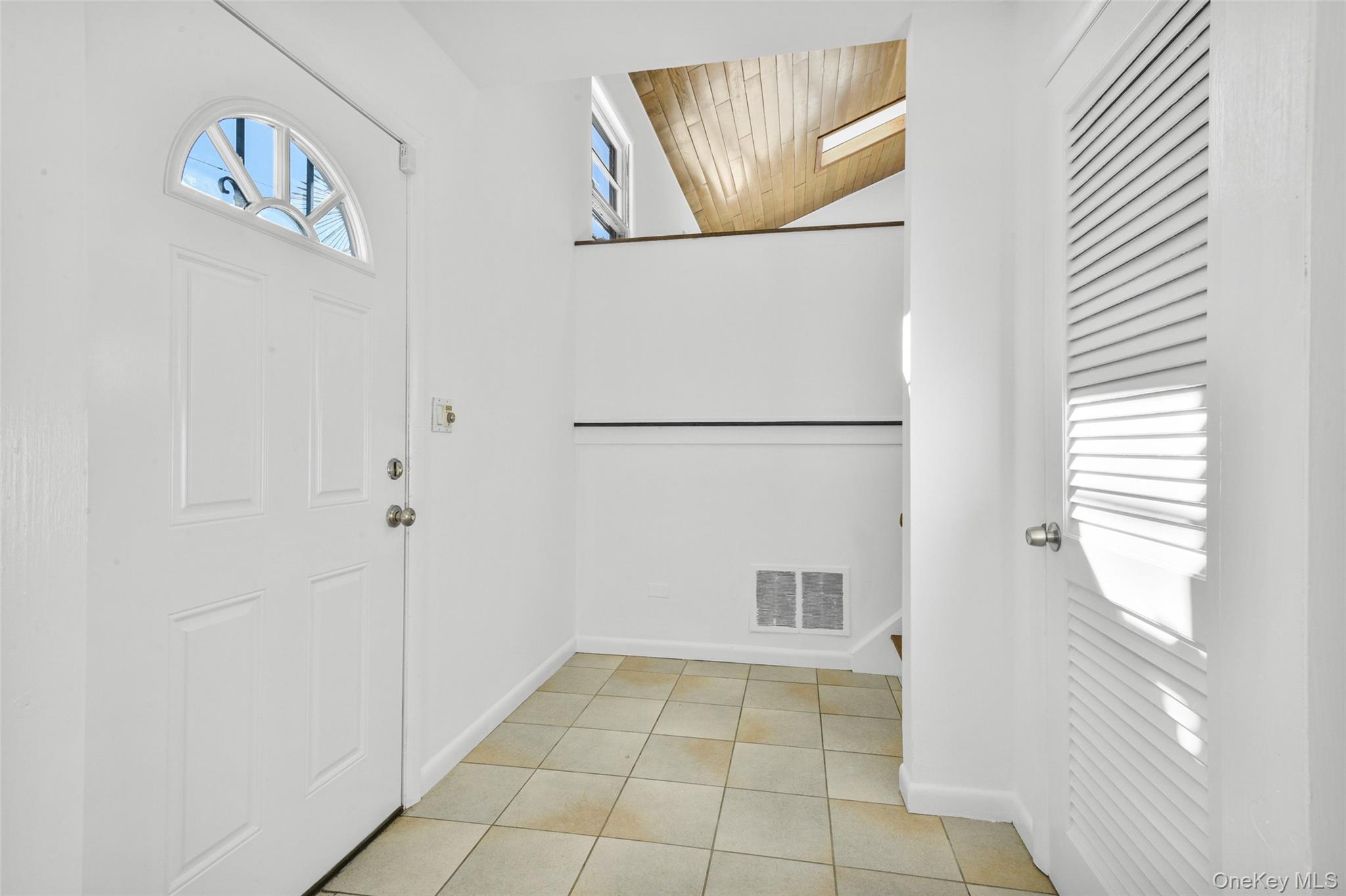 46 Harding Drive New Rochelle, NY 10801 - Photo 3 of 31 a view of a hallway to rooms