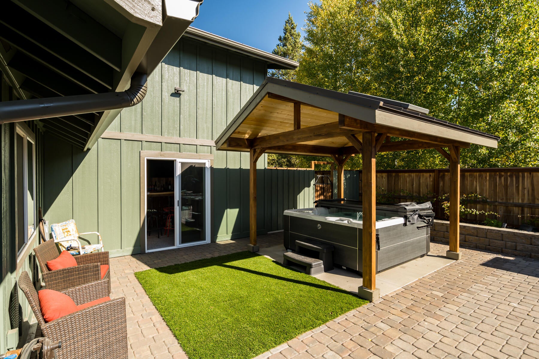 17246 Tholstrup Road Bend, OR 97707 - Photo 41 of 55 Hot Tub Area with Access to Bar