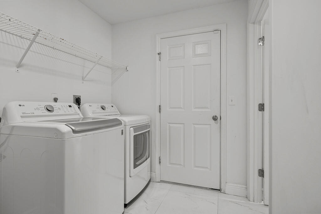 362 Northwest Bayshore Boulevard Port St. Lucie, FL 34983 - Photo 20 of 32 a utility room with dryer and washer