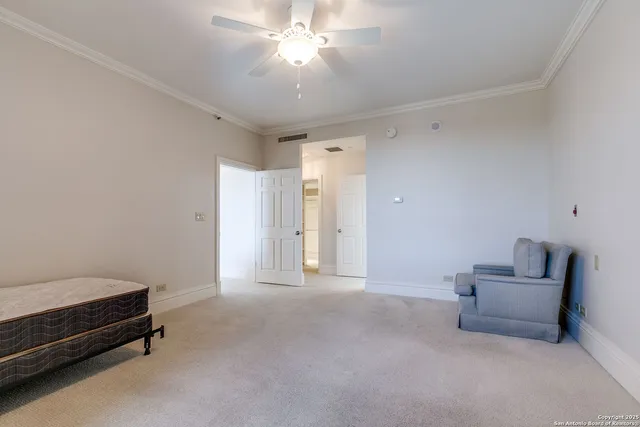 a view of livingroom with furniture and ceiling fan