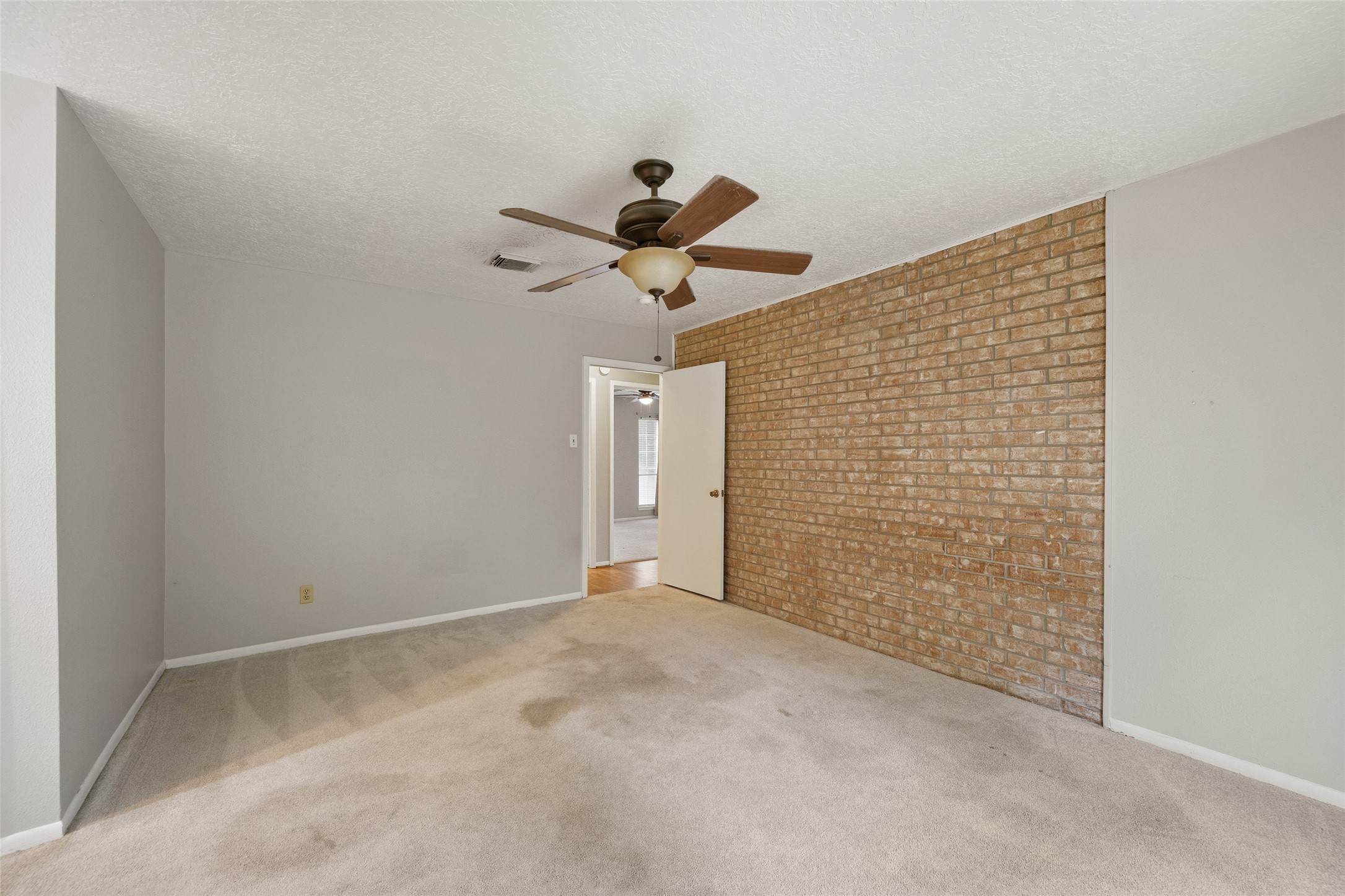 4205 Lariat Drive Baytown, TX 77521 - Photo 19 of 31 a view of room with a ceiling fan