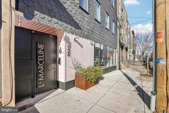 a view of a pathway along the building