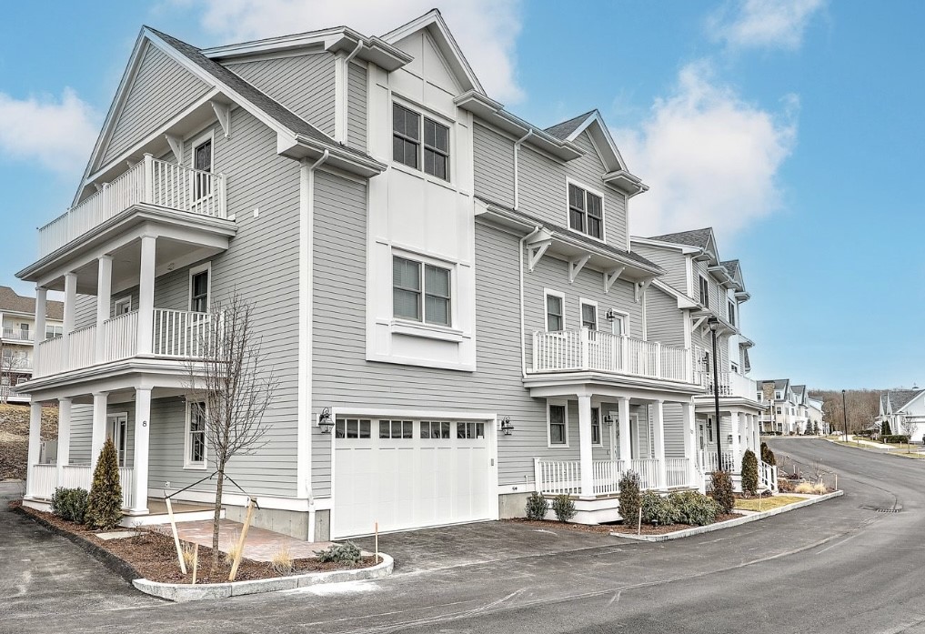 8 Kettle Point Avenue, Unit 2 East Providence, RI 02914 - Photo 1 of 18