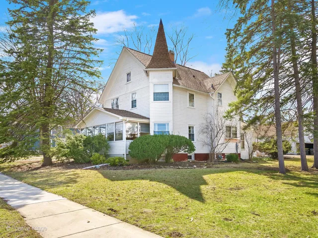 $2,550 | 122 South Prospect Street, Roselle, IL 60172