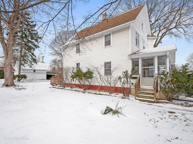 $2,550 | 122 South Prospect Street, Roselle, IL 60172