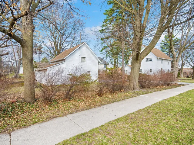 $2,550 | 122 South Prospect Street, Roselle, IL 60172