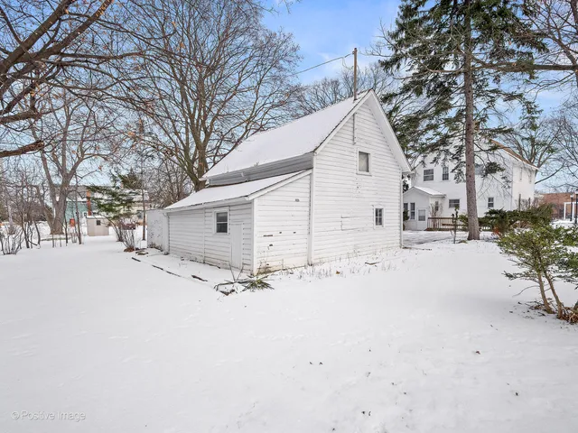 $2,550 | 122 South Prospect Street, Roselle, IL 60172