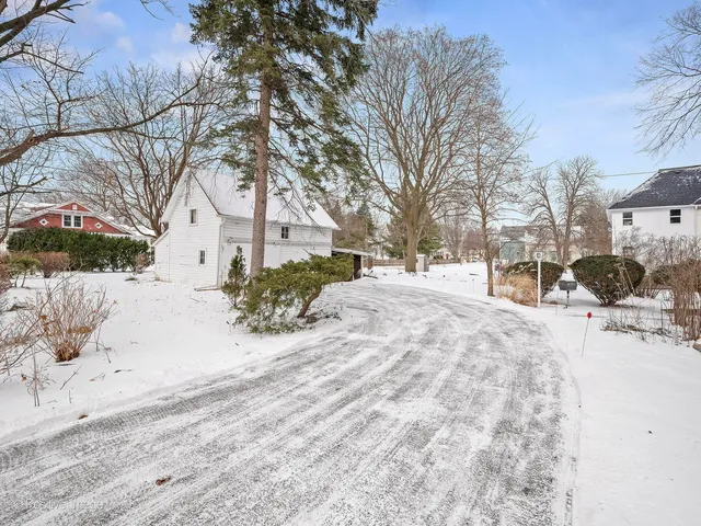 $2,550 | 122 South Prospect Street, Roselle, IL 60172