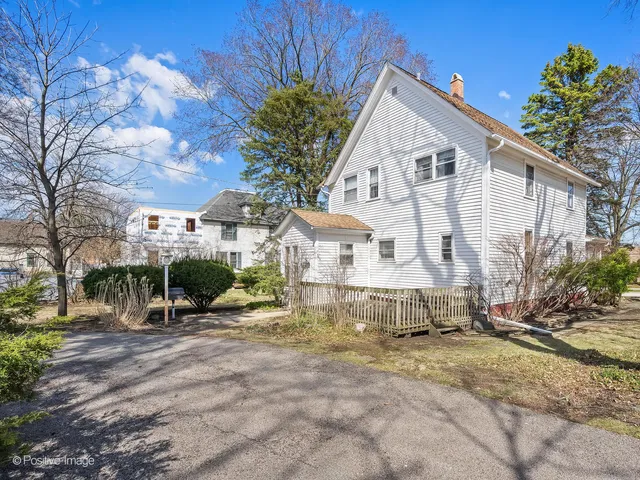 $2,550 | 122 South Prospect Street, Roselle, IL 60172