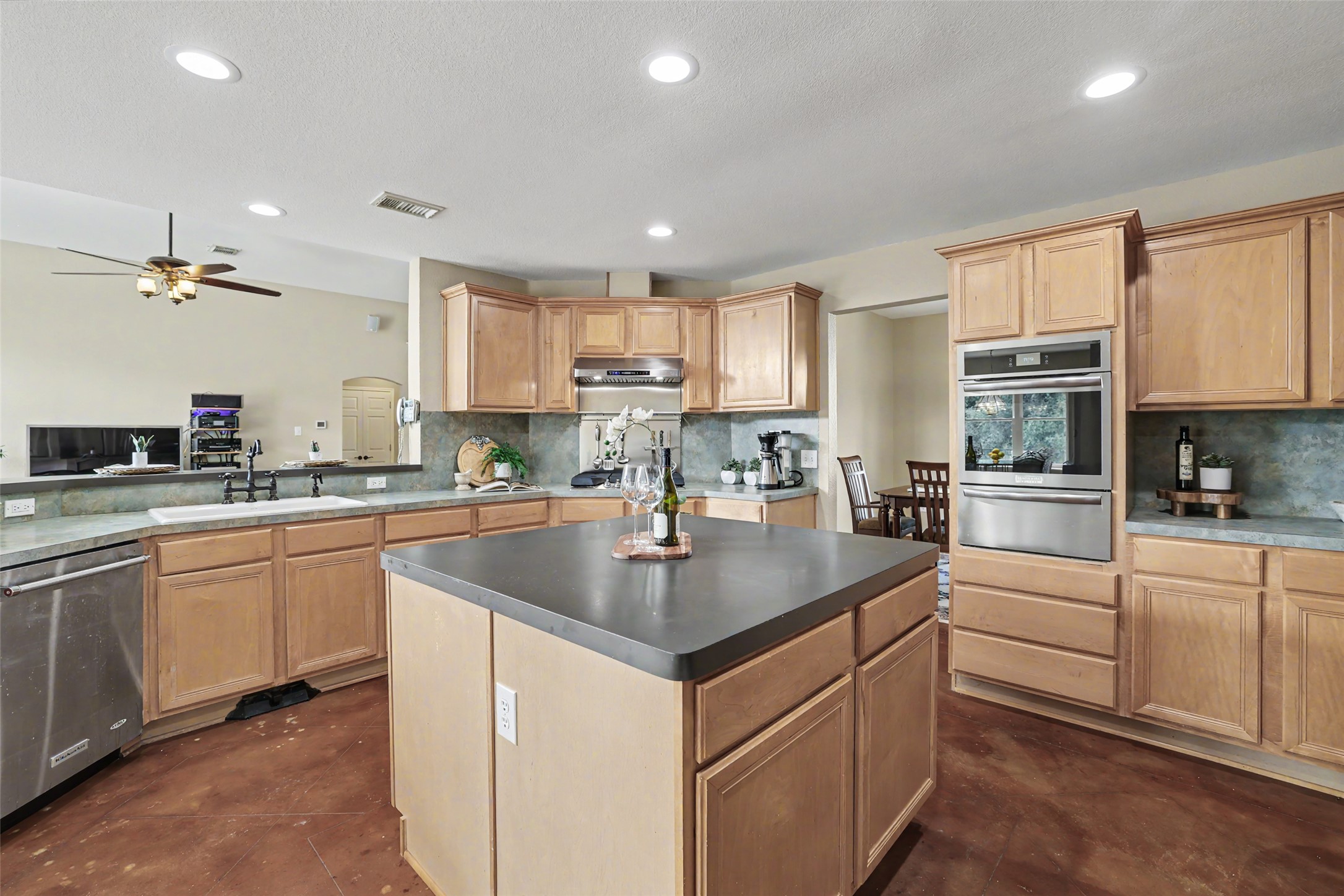 404 Mustang Way Georgetown, TX 78633 - Photo 10 of 40