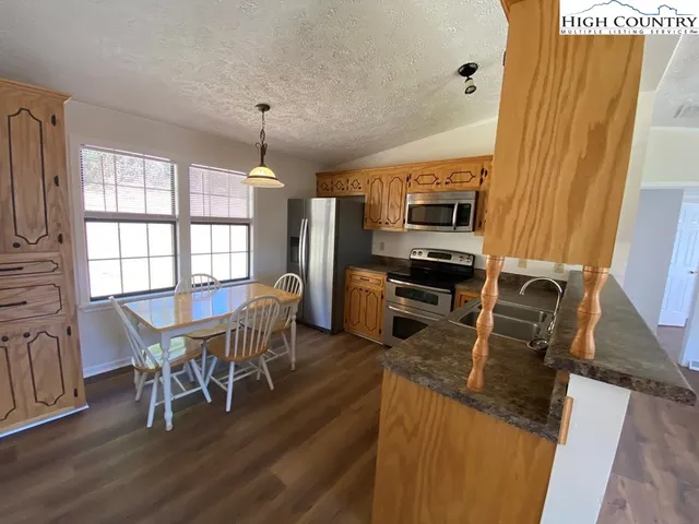 $1,600 | 462 Hartsoe Road, Warrensville, NC 28693