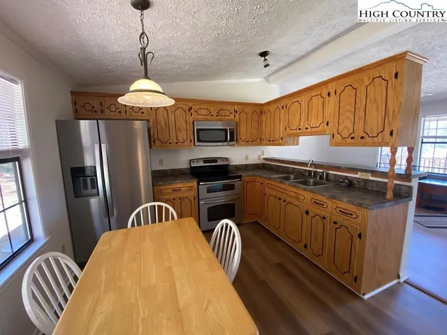 $1,600 | 462 Hartsoe Road, Warrensville, NC 28693