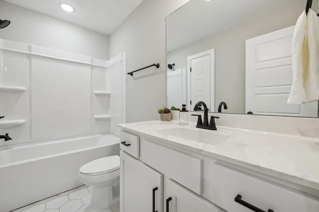 $299,900 | 1097 Landing Lane, Adams, TN 37010