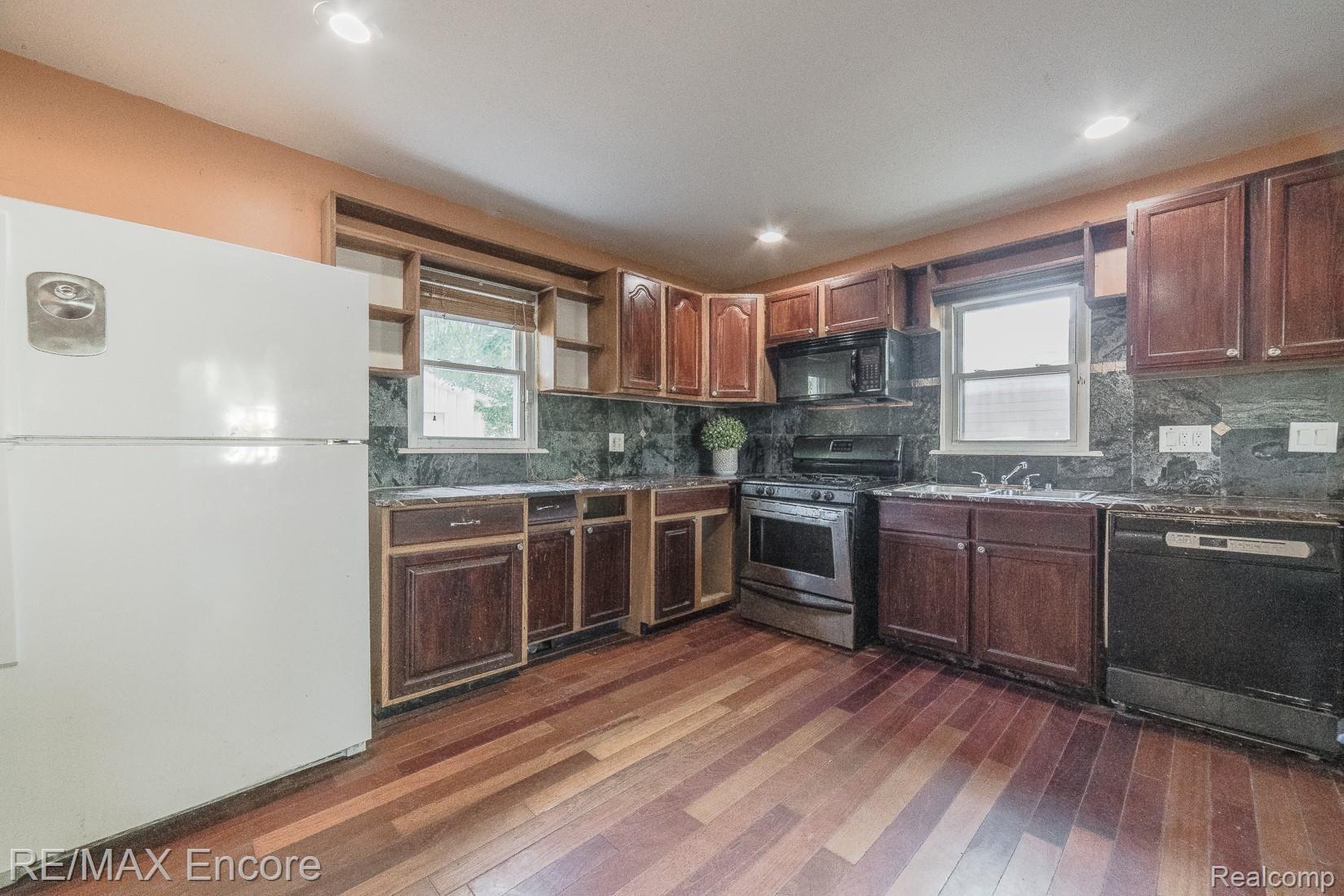 3195 Gerald Avenue Rochester, MI 48307 - Photo 8 of 23 3195 Gerald-8.jpg