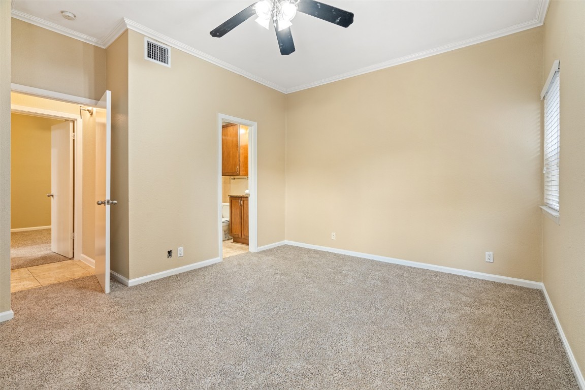 505 Bellevue Place, Unit 3 Austin, TX 78705 - Photo 21 of 23 an empty room with a ceiling fan and a window
