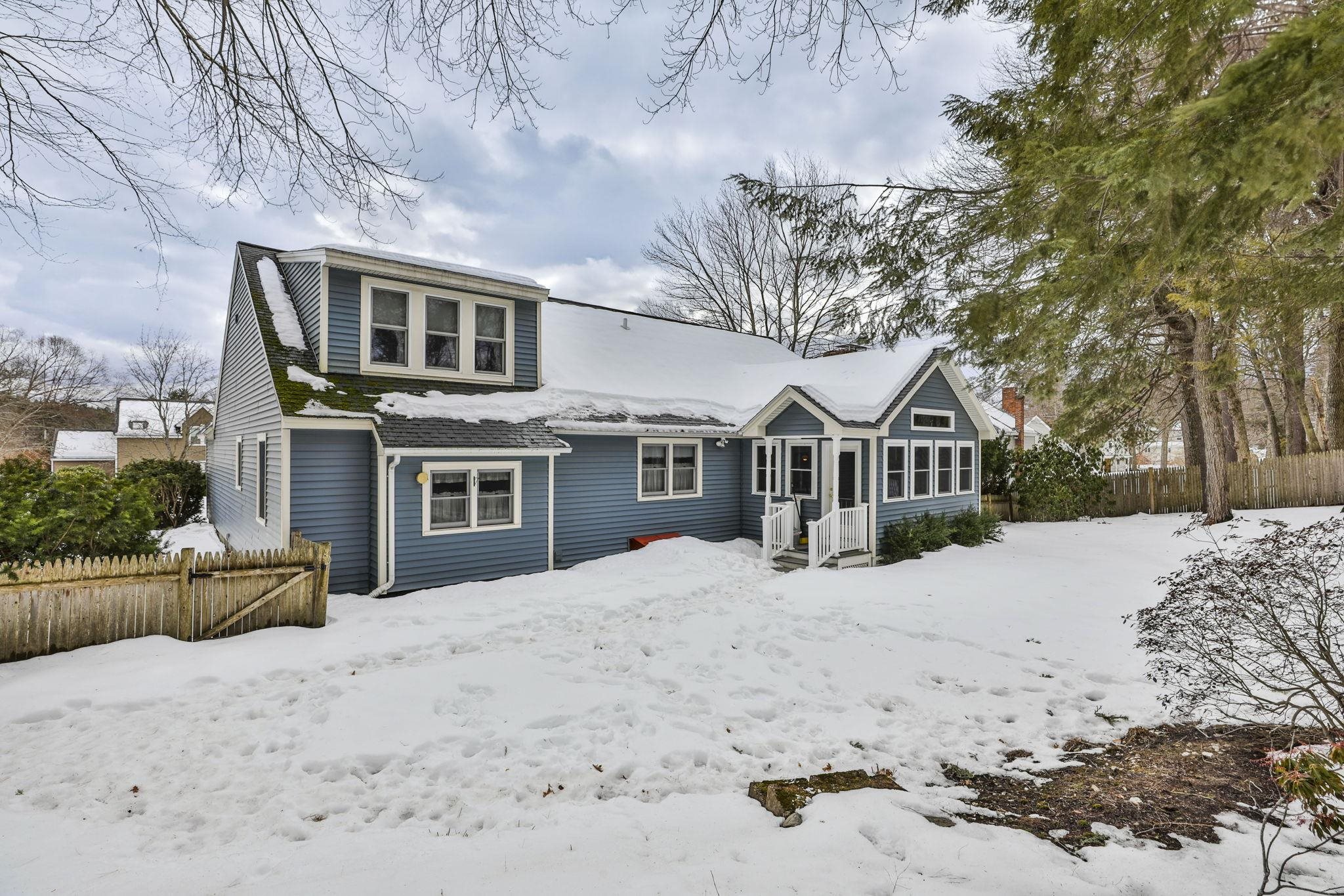 152 Poplar Street Manchester, NH 03104 - Photo 4 of 43 Gallery Image 4