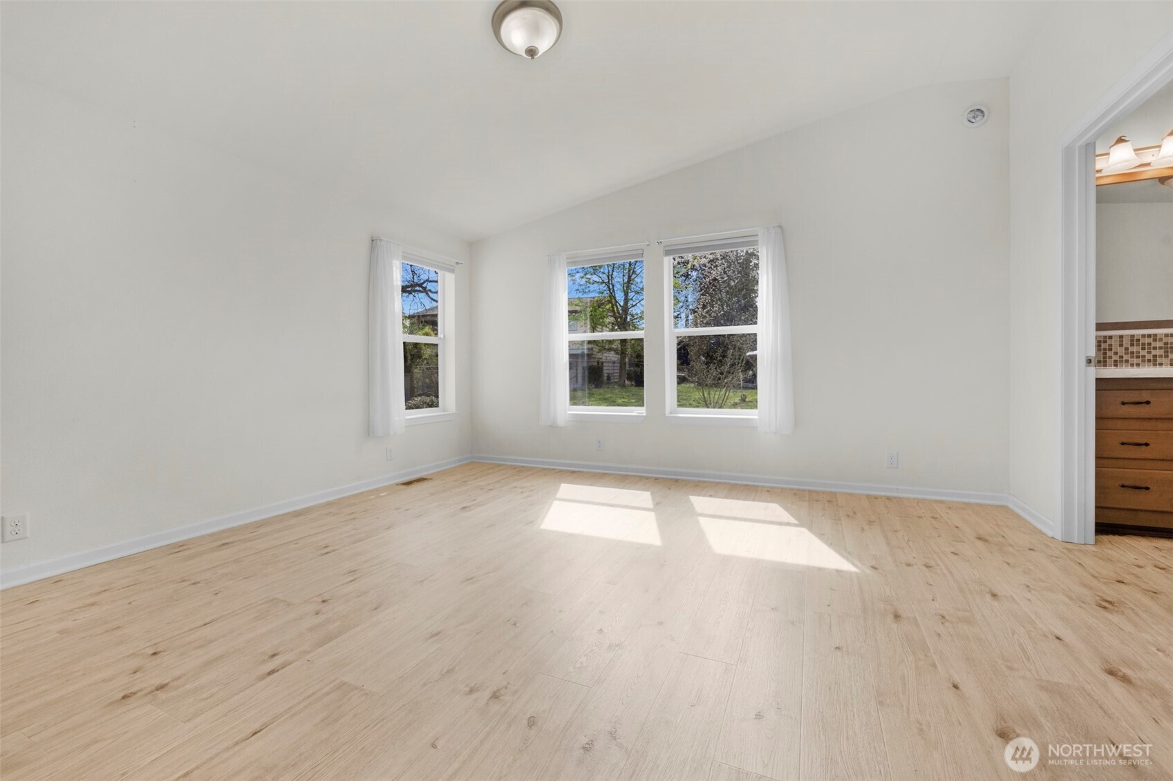 3539 Southwest 100th Street Seattle, WA 98146 - Photo 13 of 32 an empty room with windows