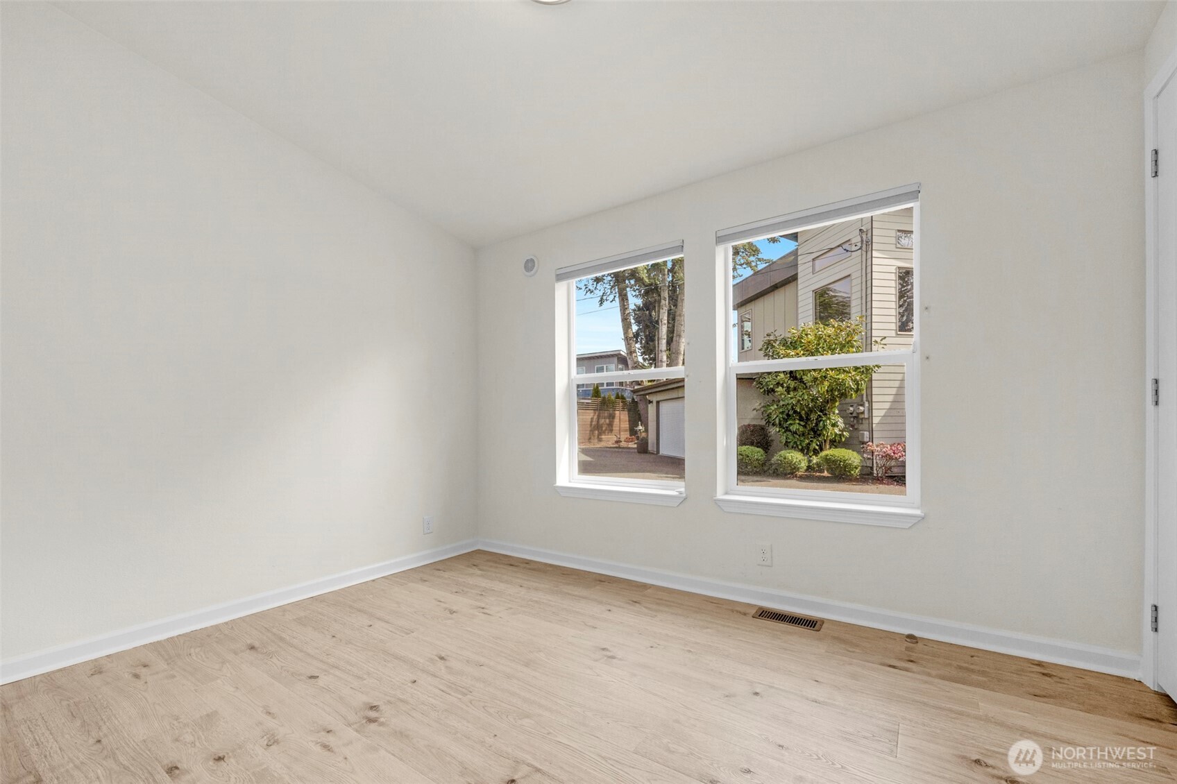 3539 Southwest 100th Street Seattle, WA 98146 - Photo 17 of 32 an empty room with windows