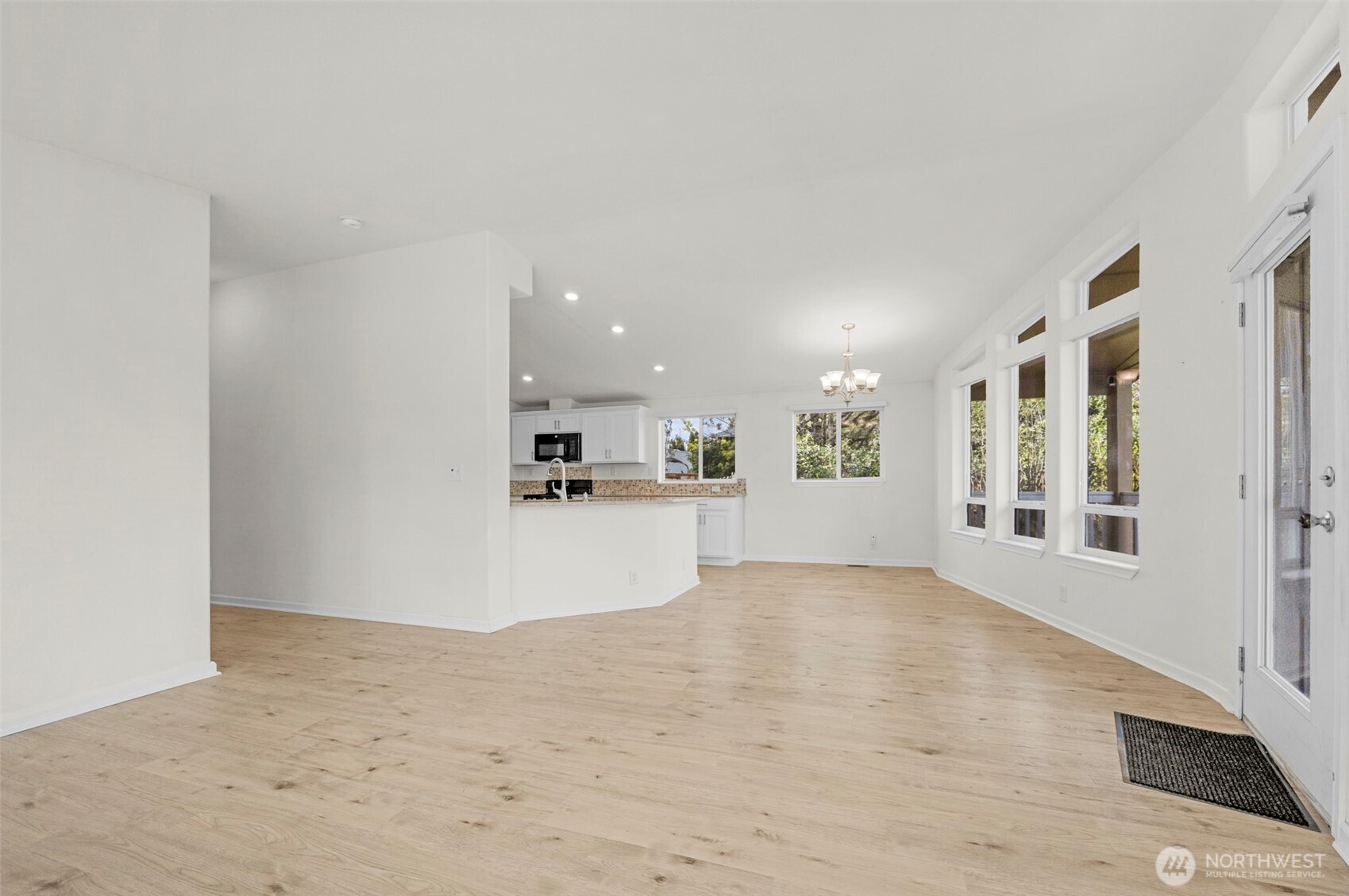3539 Southwest 100th Street Seattle, WA 98146 - Photo 6 of 32