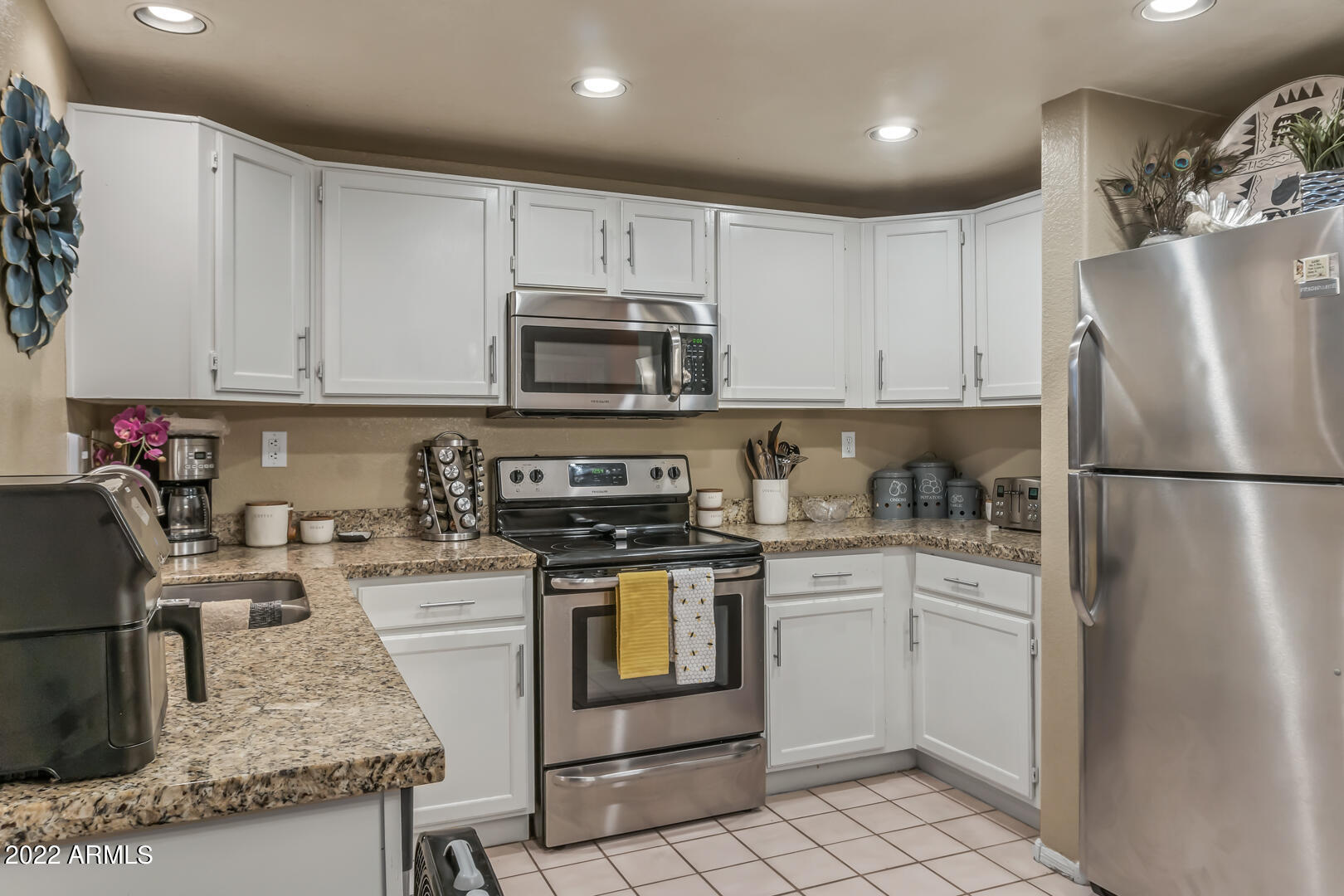 10410 North Cave Creek Road, Unit 1107 Phoenix, AZ 85020 - Photo 9 of 36 9-Cave