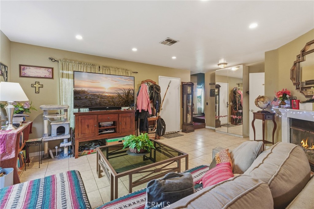 8439 Sunset Trail Place, Unit B Rancho Cucamonga, CA 91730 - Photo 4 of 30