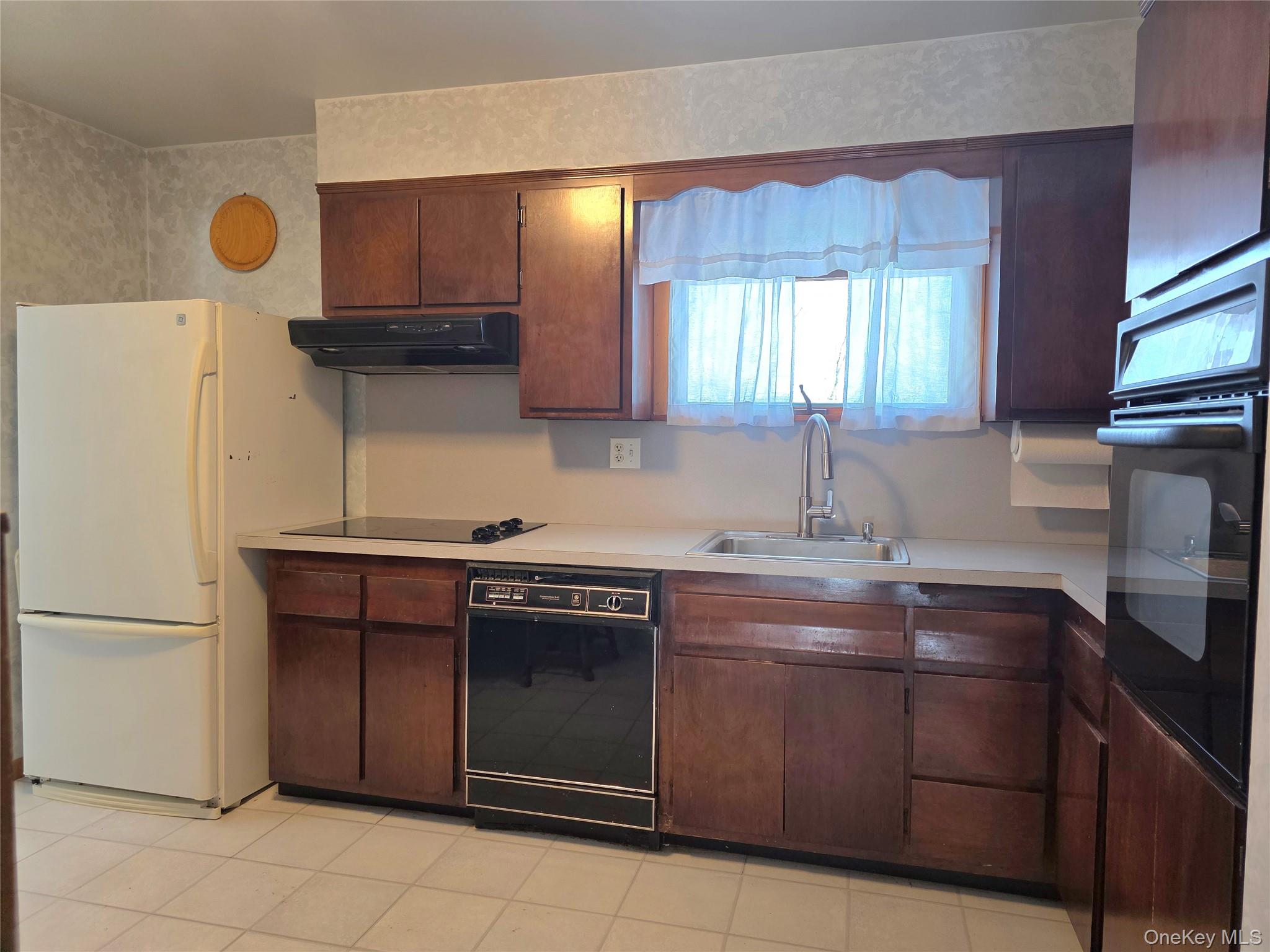 94 Whangtown Road Carmel, NY 10512 - Photo 5 of 12 a kitchen with a sink and a stove