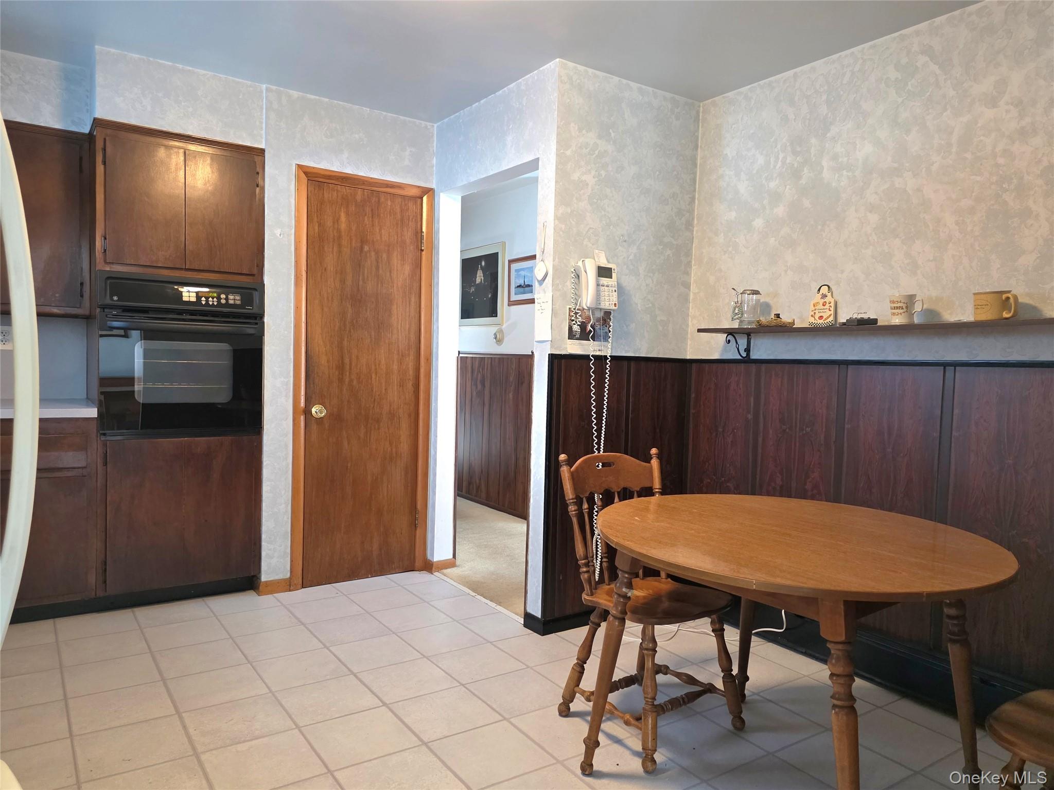 94 Whangtown Road Carmel, NY 10512 - Photo 6 of 12 a view of a chairs in a kitchen