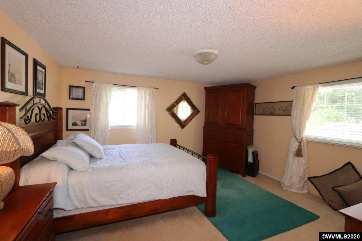 4390 Lone Oak Road Southeast Salem, OR 97302 - Photo 16 of 24 Gallery Image 16