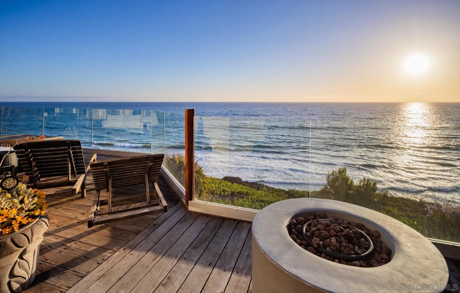629 4th Street Encinitas, CA 92024 - Photo 8 of 37