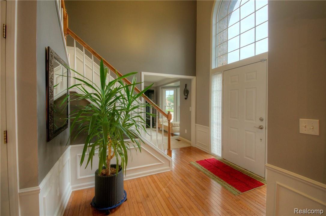 46401 Mornington Road Canton, MI 48188 - Photo 3 of 56 3 Entry.jpg