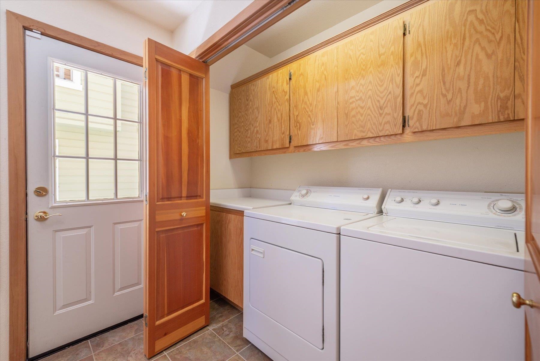 13751 Donner Pass Road Truckee, CA 96161 - Photo 26 of 28 a utility room with dryer and washer