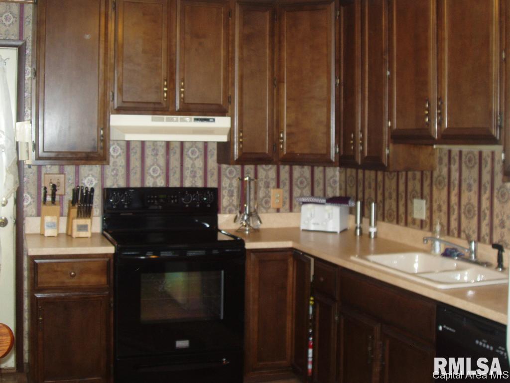 1952 Stanhope Road Springfield, IL 62702 - Photo 3 of 21