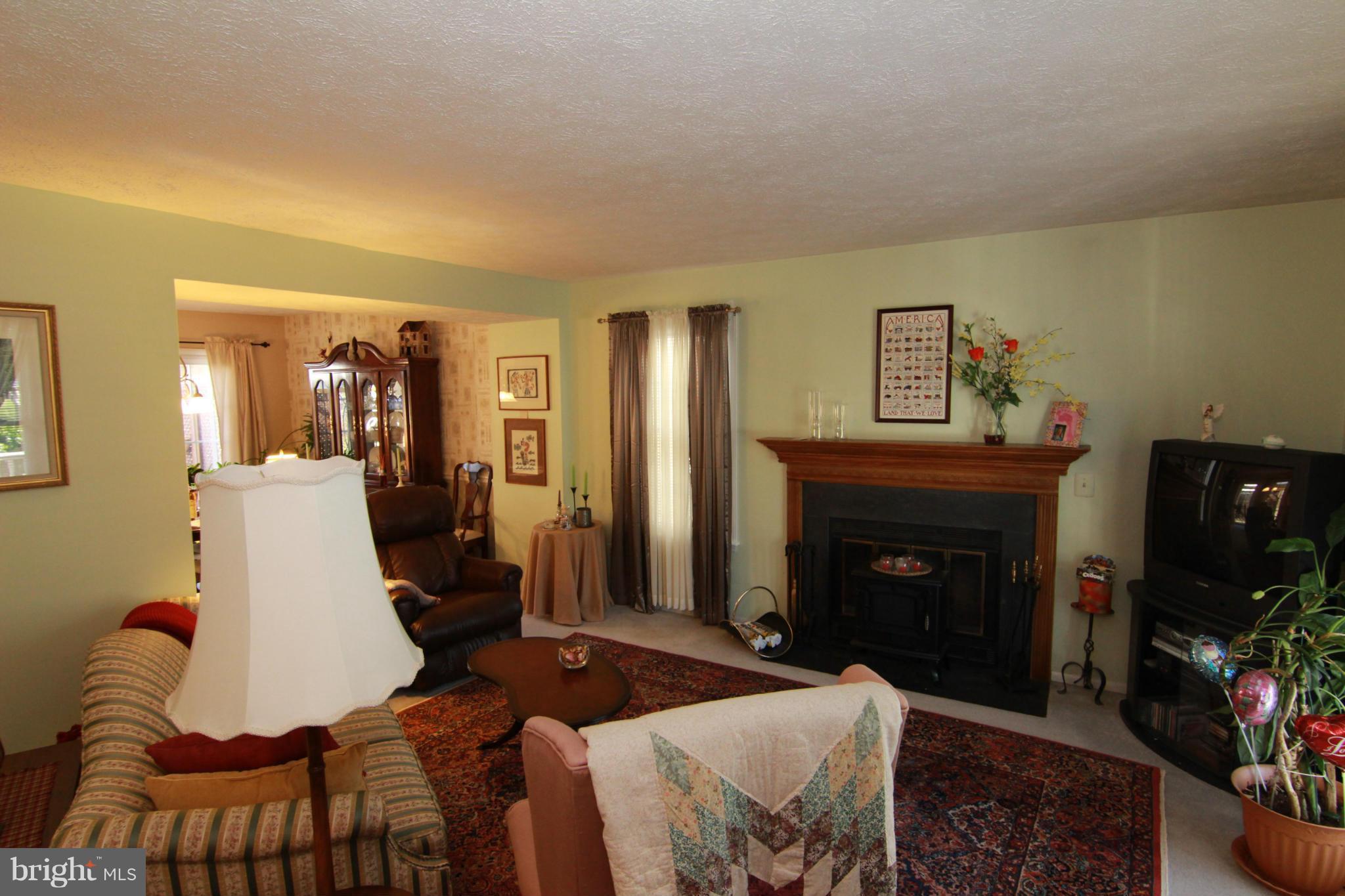 3438 Brookhaven Road Pasadena, MD 21122 - Photo 2 of 22 Living Room